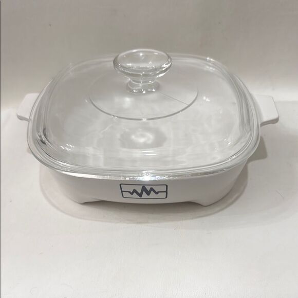 CorningWare White Casserole Dish with Glass Lid - Picture 10 of 11